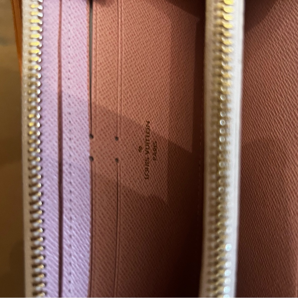 Louis Vuitton Clemence  Wallet in Damier Azur Rose Ballerine on the inside. EUC - Picture 10 of 12